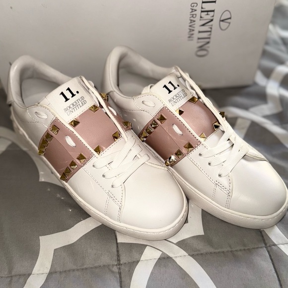 Valentino Garavani Sneakers - Picture 2 of 7